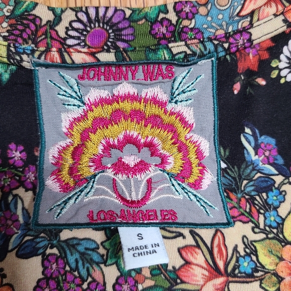 Johnny Was Small Moa Favorite Long Sleeve V Neck Swing Tee - Picture 6 of 7